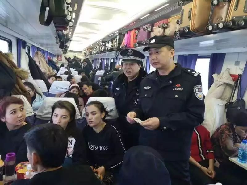 护航*会两**|乌鲁木齐乘警支队：“前路漫漫，我们从未停下脚步！”