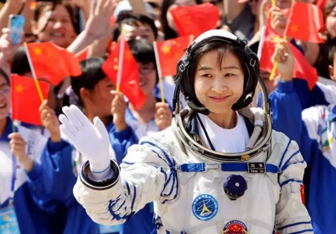 新中国历史上的女性第一|今天，请记住中国故事的女主角