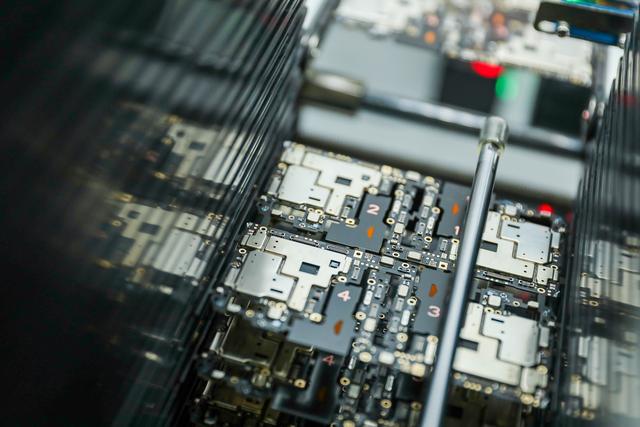 工厂摆满骁龙855CEO带队直击iQOO制造过程