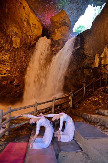 惊叹！国内首创洞心瑜伽秀在九乡上演！