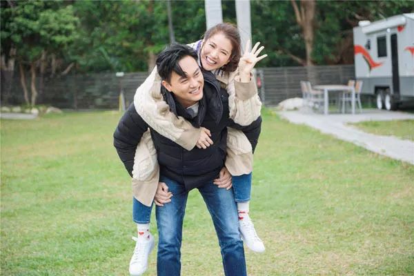 花钱减压|《妻子的旅行2》“旅行五美”成团，吃穿用度和婚姻观都来打榜！