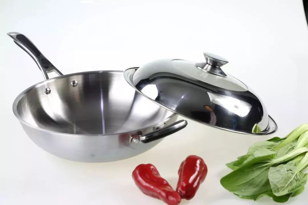 砂锅和不粘锅哪个健康些,不粘砂锅好用还是不粘钢锅好用