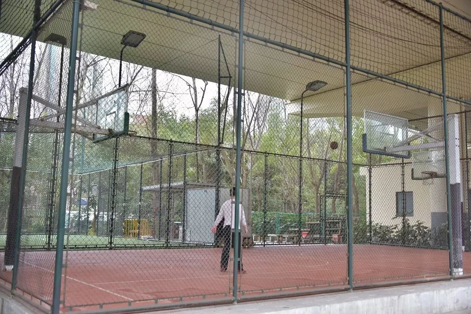 新虹桥中心花园视频,新虹桥中心花园社区公共运动场