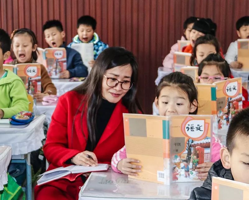 盛世芳华巾帼礼赞丨做教育路上求索的人——记鞍山市三八红旗手标兵刘安鹏