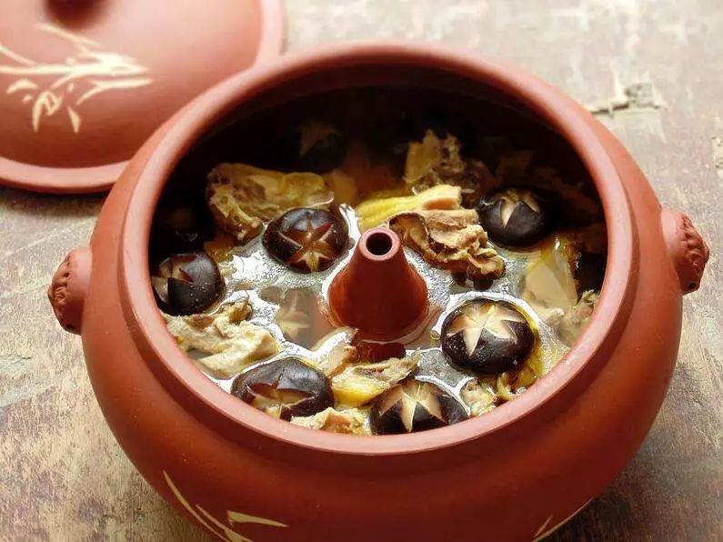 黔东南+黔西南经典八日游—昆明—马岭河峡谷—万峰林—黄果树瀑布—荔波小七孔—千户苗寨—镇远古镇—梵净山—石阡温泉