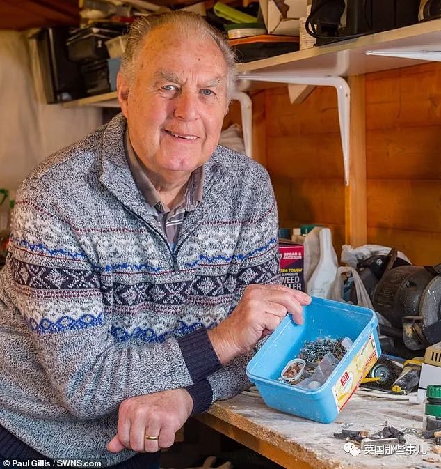 桌面每晚都被神秘力量整顿干净，装了监控才发现居然是老鼠在收拾?!