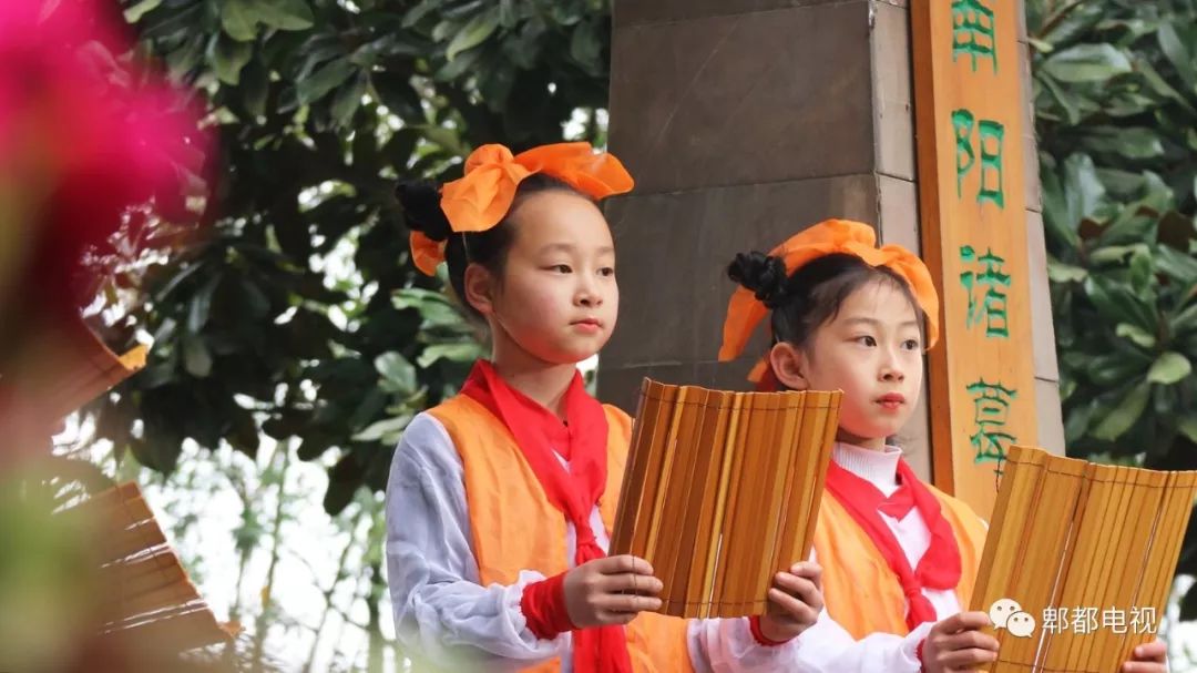 致敬祖国快闪的视频,最感人成都快闪我和我的祖国