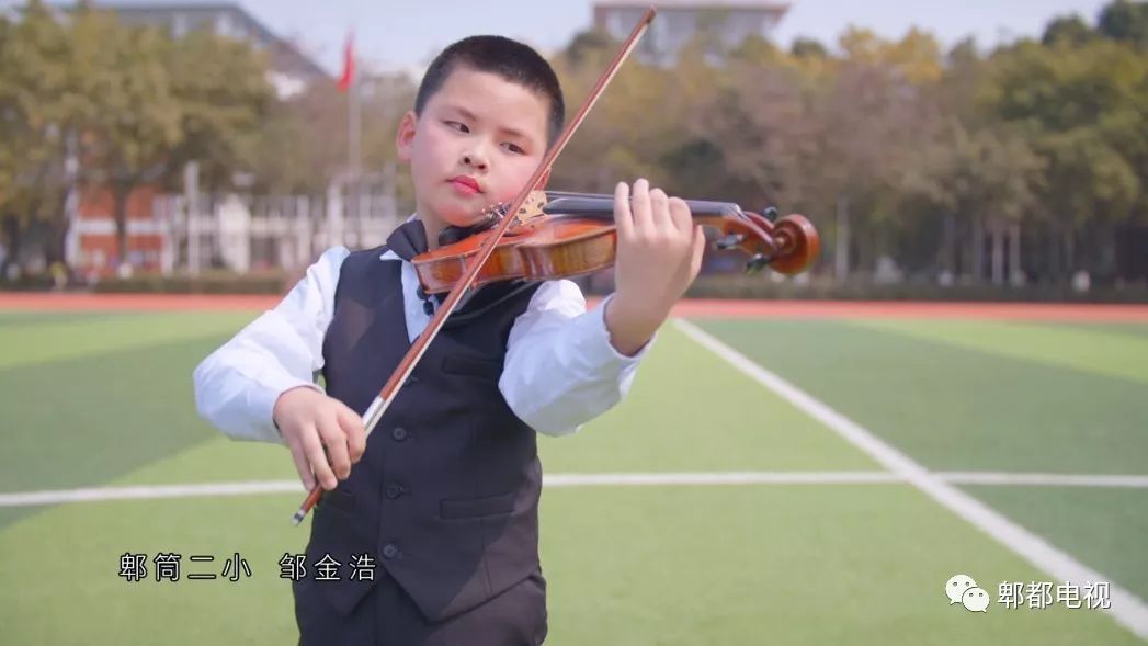 致敬祖国快闪的视频,最感人成都快闪我和我的祖国