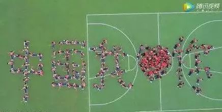 致敬祖国快闪的视频,最感人成都快闪我和我的祖国