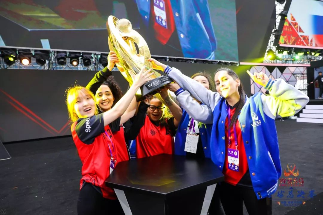 疾跑的电竞，急切的巨头