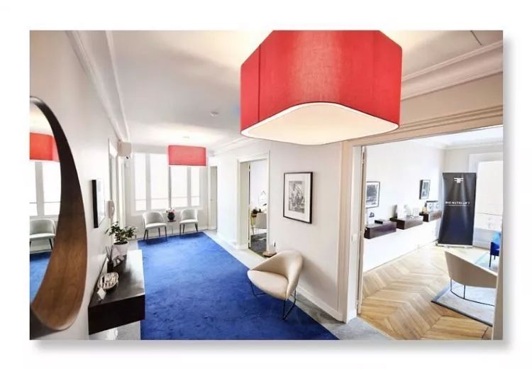 免费送你美容美甲按摩瑜伽……别拦我，你们拦不住啊！