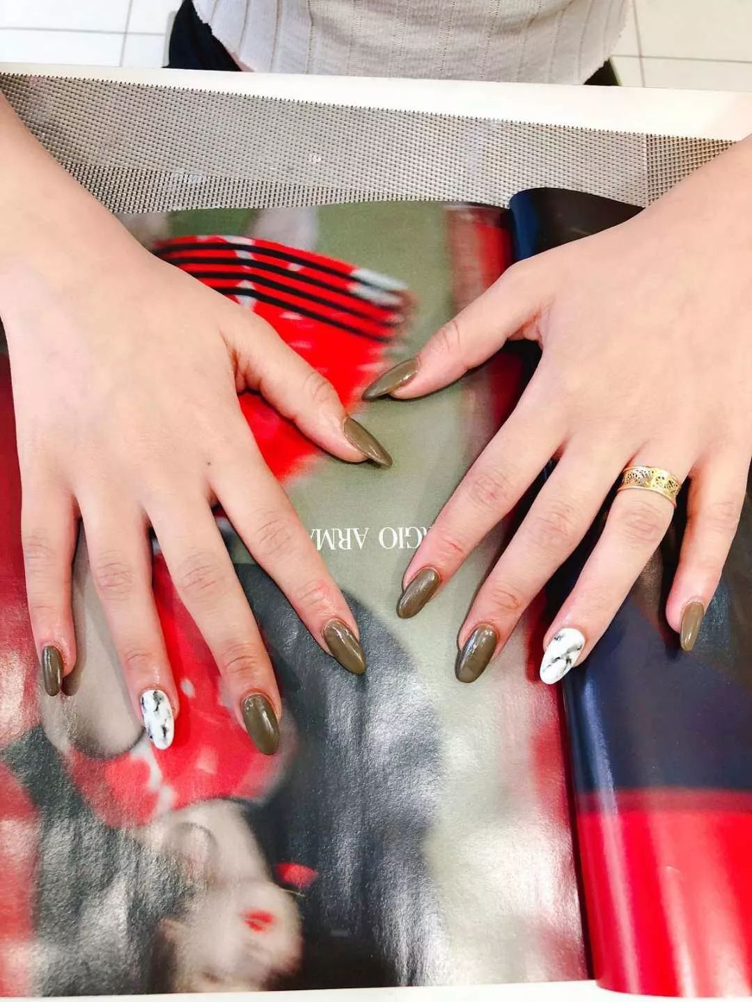 免费送你美容美甲按摩瑜伽……别拦我，你们拦不住啊！