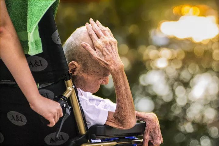 中风为什么十天之内会越来越严重,中风进医院为什么越来越严重