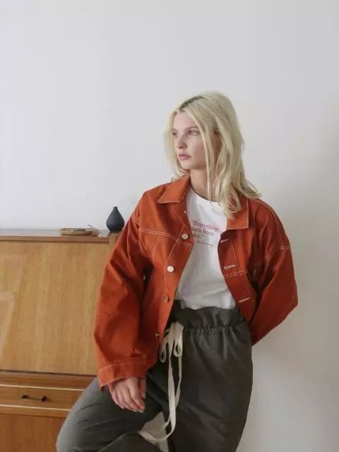 惊喜很多的衣服,今年最流行大版牛仔外套