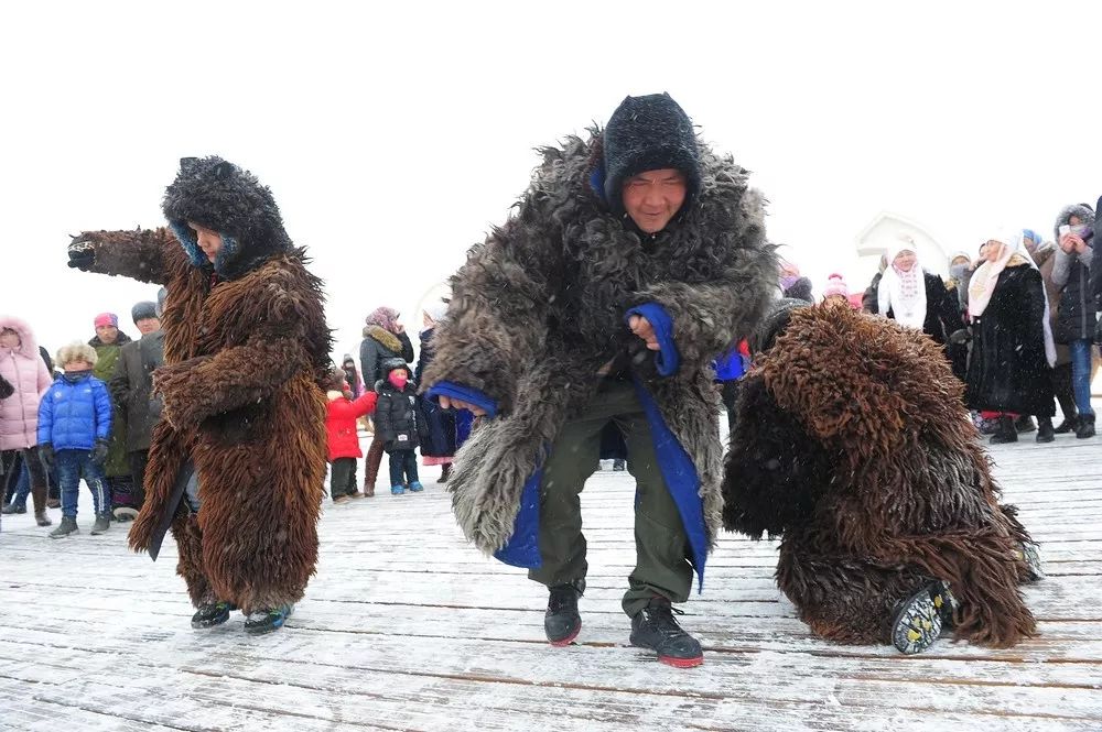 【丝路名城甜美哈密】憨态可掬、亦庄亦谐的“熊舞”，快来为这项哈萨克族民间舞蹈点赞吧！