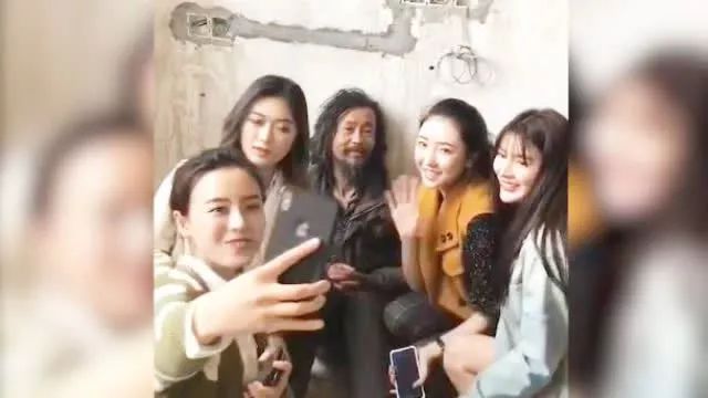 沈巍眼中的流浪汉,看书的流浪汉沈巍