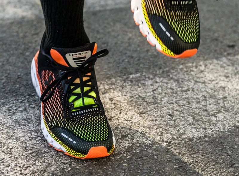 想买双叱咤健身房和街头的跑鞋？本次开箱一定要看！