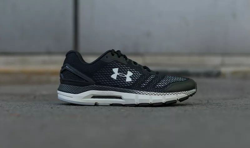 想买双叱咤健身房和街头的跑鞋？本次开箱一定要看！