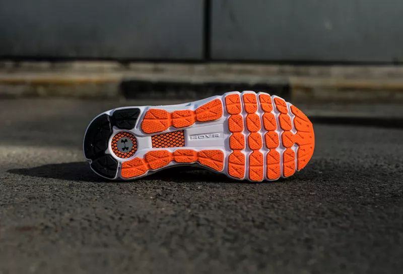 想买双叱咤健身房和街头的跑鞋？本次开箱一定要看！