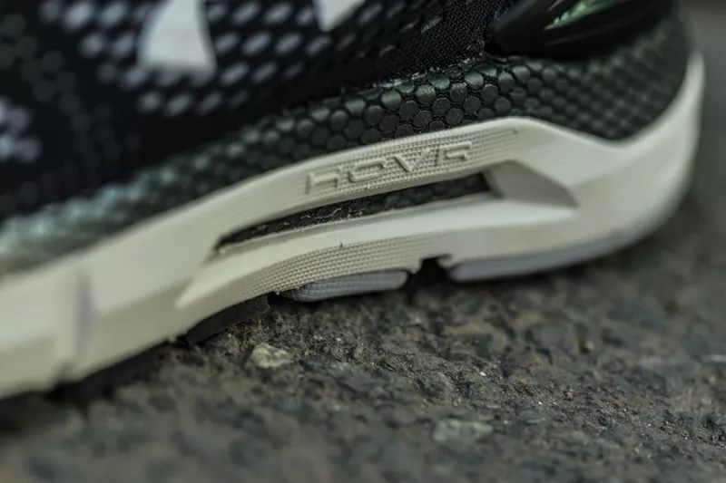 想买双叱咤健身房和街头的跑鞋？本次开箱一定要看！