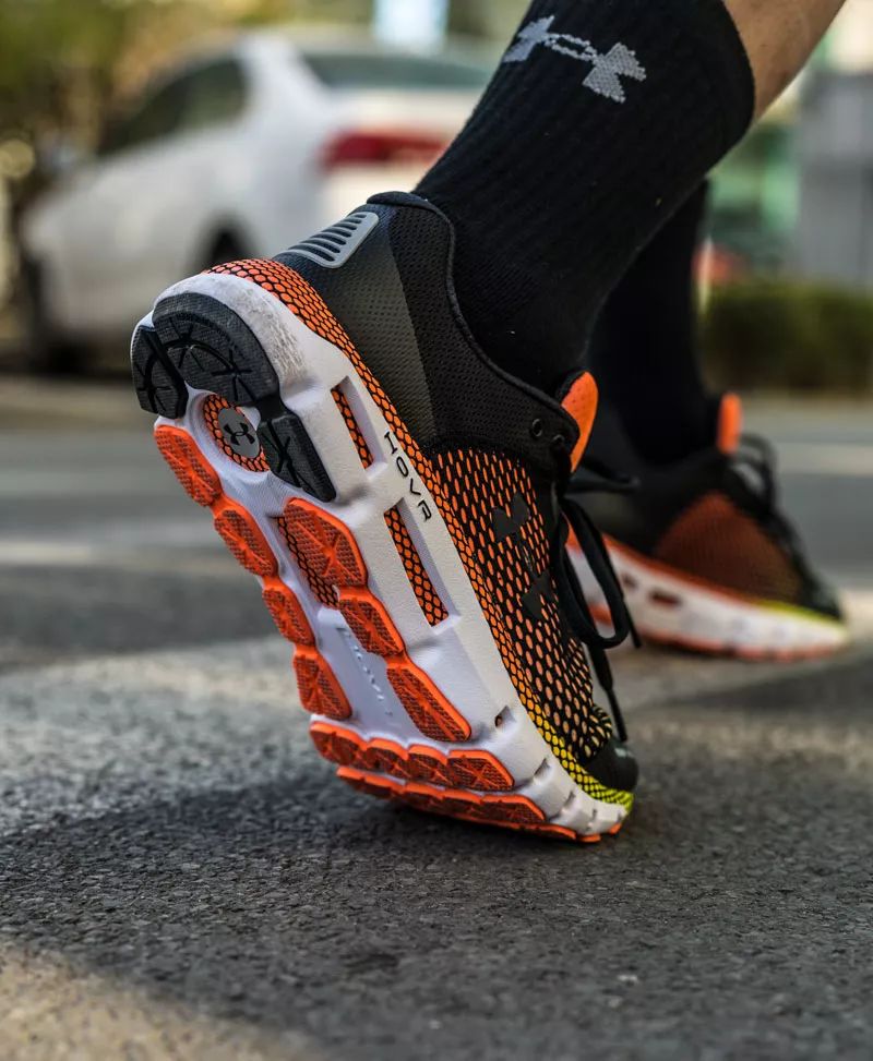 想买双叱咤健身房和街头的跑鞋？本次开箱一定要看！