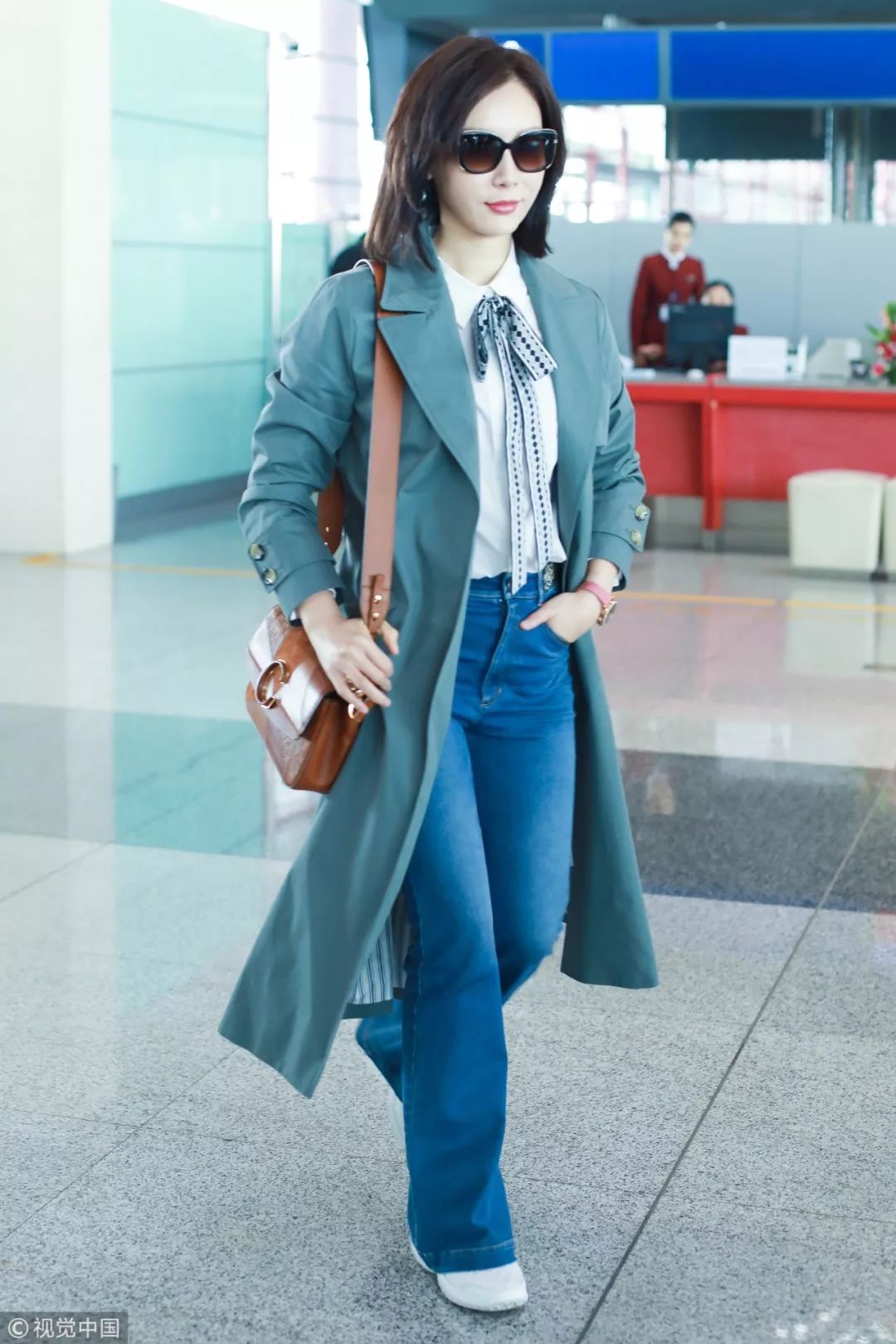 最新时尚穿搭街拍,换季不吃土旧衣穿出新时髦感