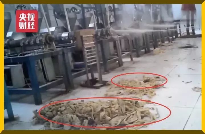 发现男友与前任联系，女子连吃5大包辣条，结果……