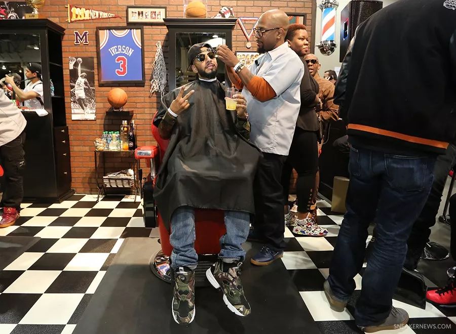 权志龙联名鞋带,成龙和权志龙同时上脚