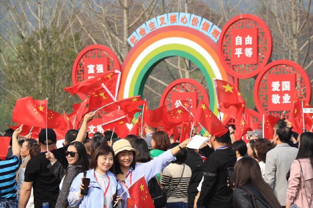 一条绿道一次快闪百位记者,东湖绿道大学生快闪