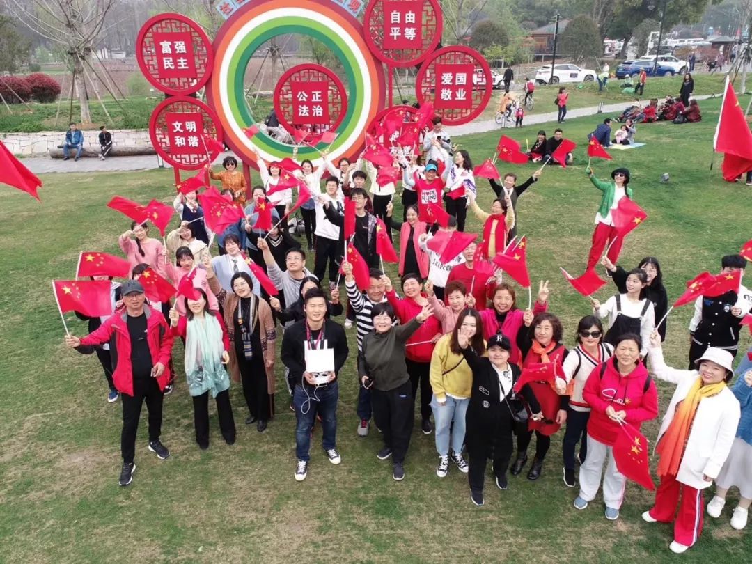 一条绿道一次快闪百位记者,东湖绿道大学生快闪