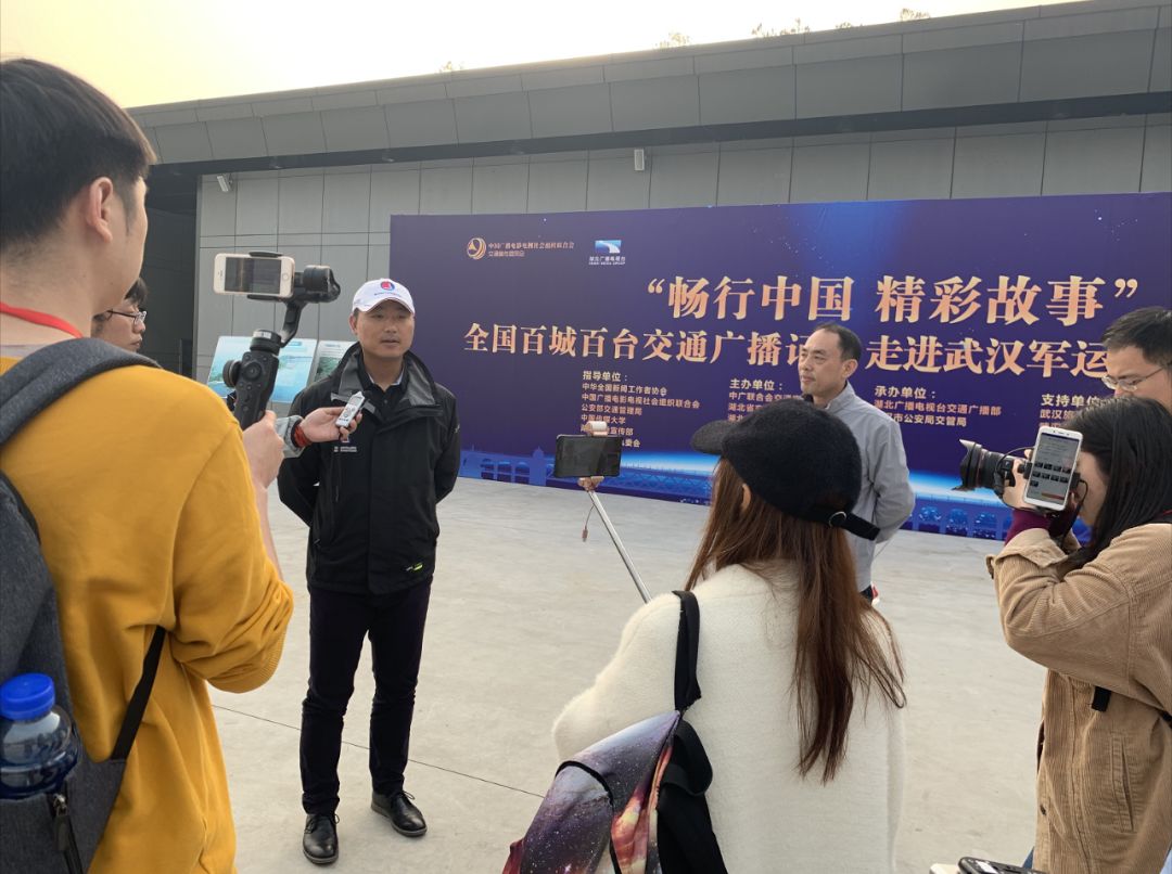 一条绿道一次快闪百位记者,东湖绿道大学生快闪