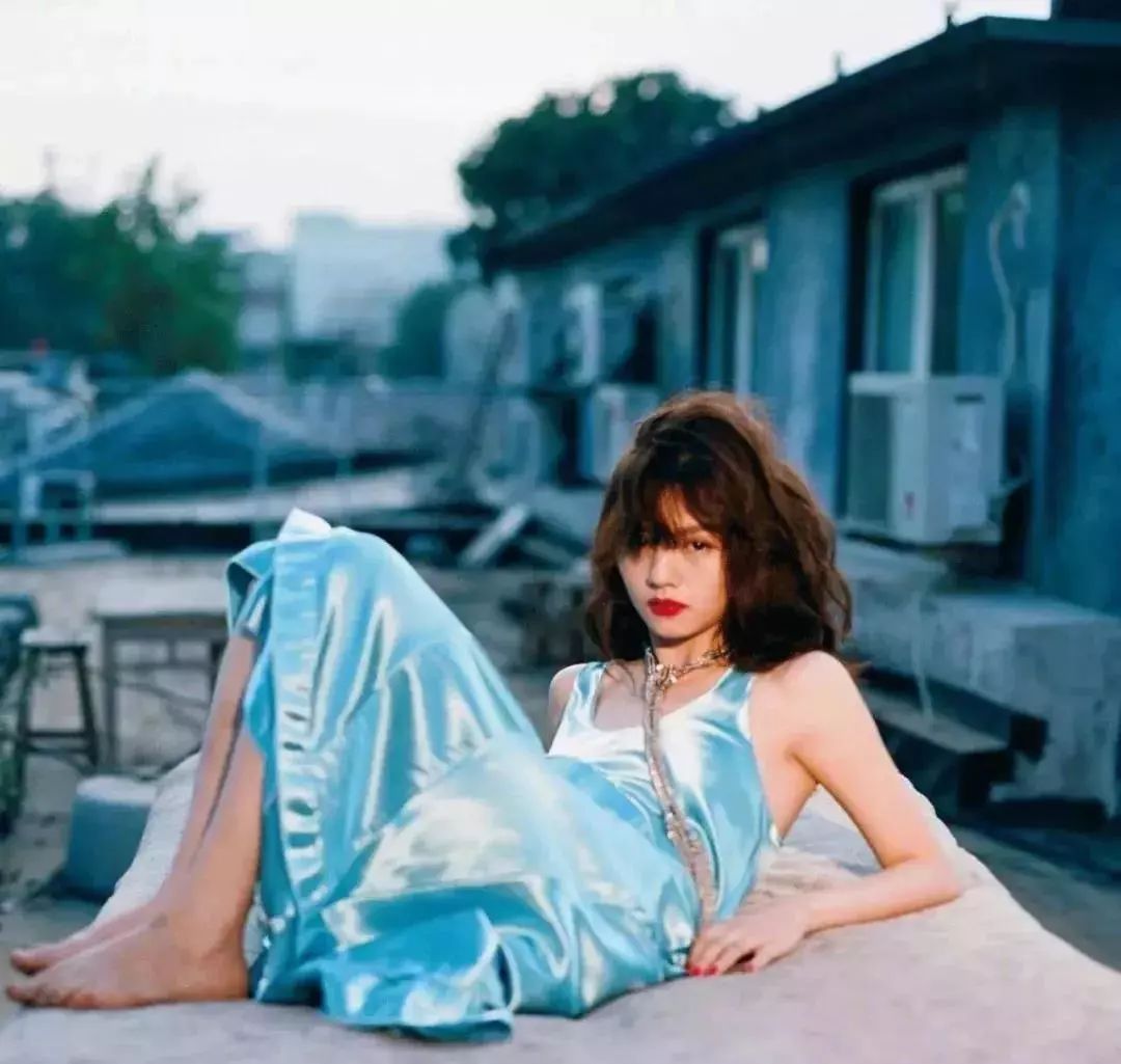 美到犯规的法式风情睡衣，丝滑修身，穿上肌肤像开了柔光一样美好。