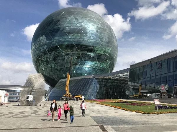 纳扎尔巴耶夫突然隐退的真相与隐忧——哈国行记审思录｜文化纵横