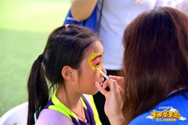 卡通亲子跑携京剧猫开跑近三千人欢聚广州二沙岛