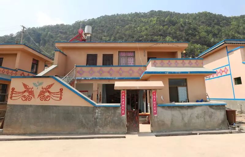 布朗人家的甜蜜生活——助少小民族脱贫的墨江实践