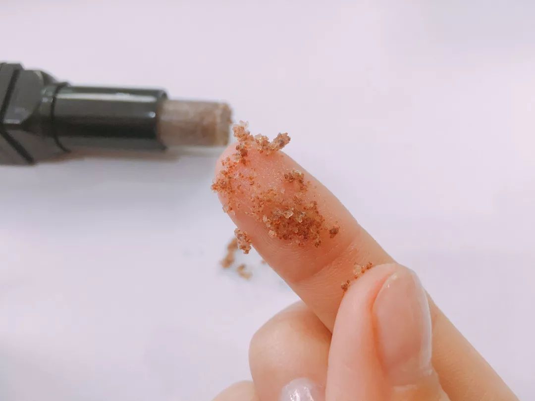 软化死皮淡化唇纹唇膜,唇霜去死皮淡化唇色