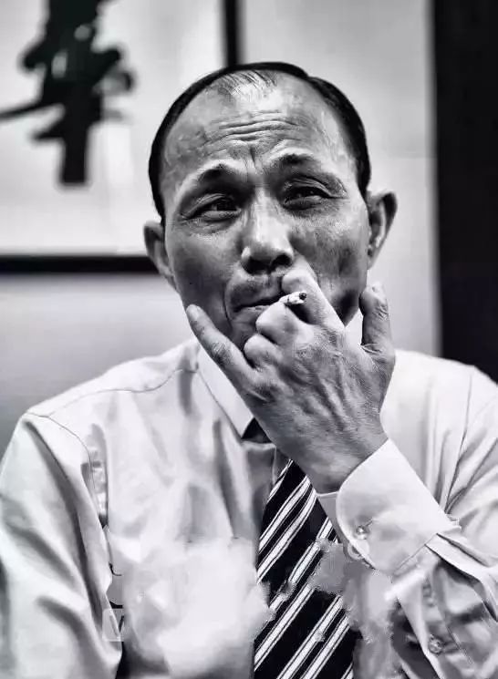 “亚洲赌王”尧建云：600万、两条腿、三根手指，赌王的代价不止家破人亡