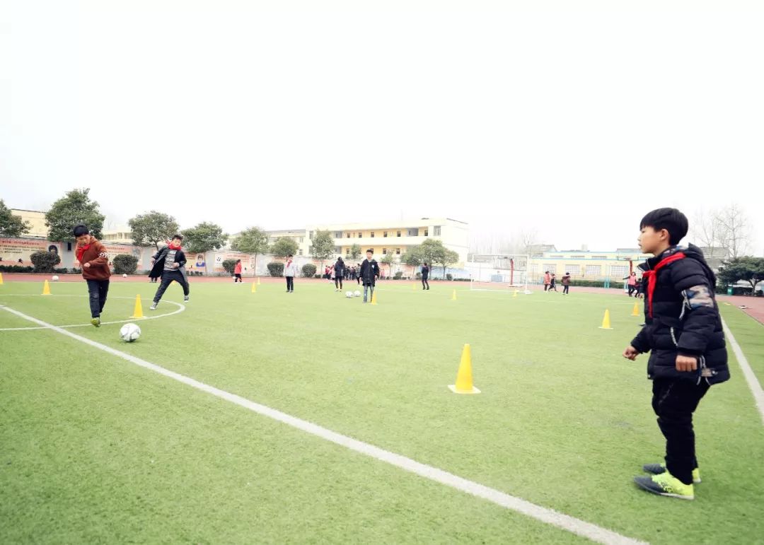 淮阴区袁集中心小学足球特点学校,让足球文化在校园足球中发扬光大
