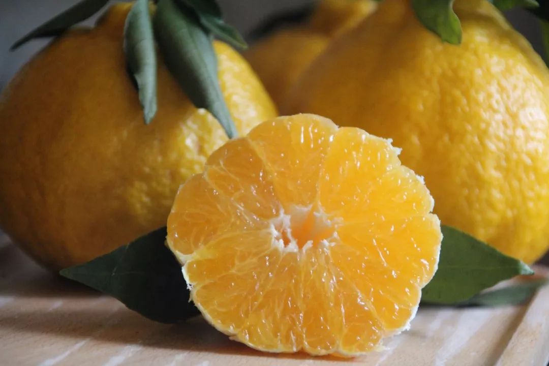 又脆又甜又多汁的水果,皮薄甜脆的水果