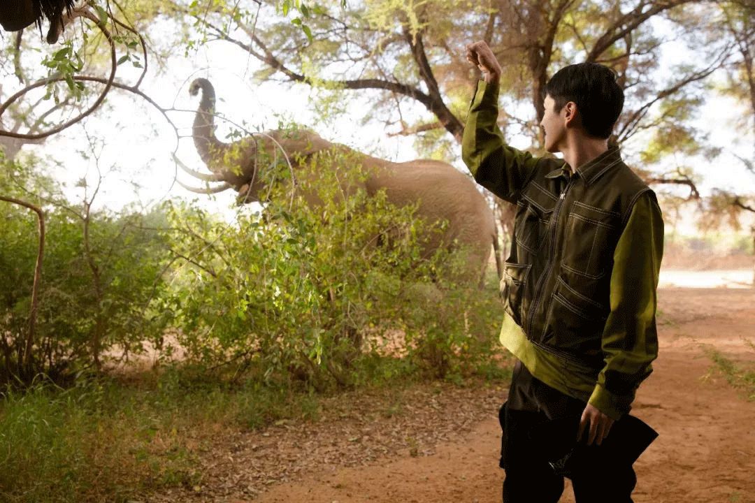 跟刘昊然在非洲过了6天5夜，发现他其实就是个话痨加多动症啊……