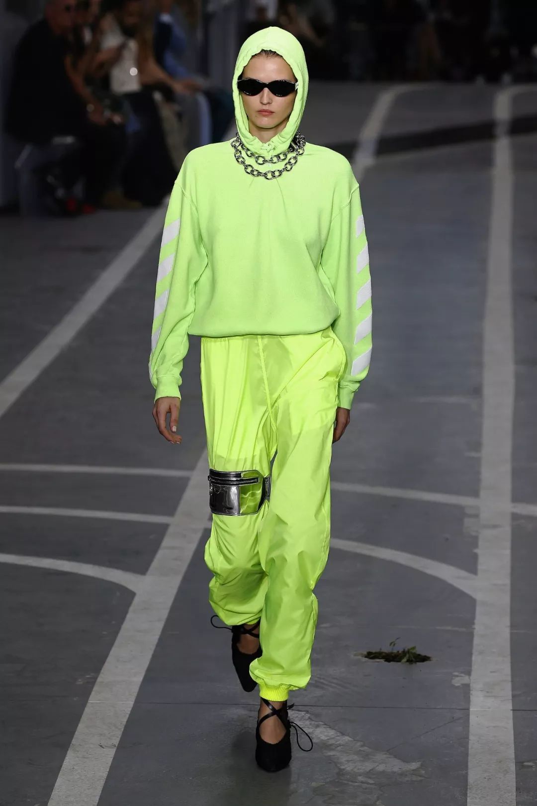 我敬吴宣仪娜扎的“鸡腿裤”一杯！今年瘦腿靠你了昂