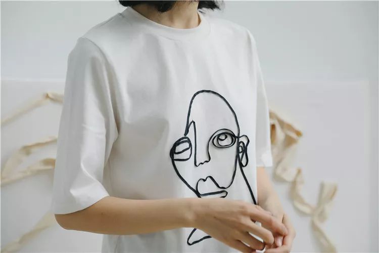 刘雯*服私**里出镜率最高的三种风格短袖，就这么穿了！