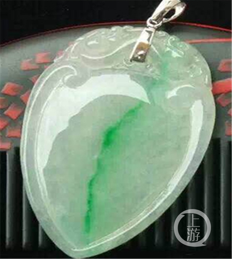 天然翡翠和人工处理翡翠傻傻分不清？专家教你两招！