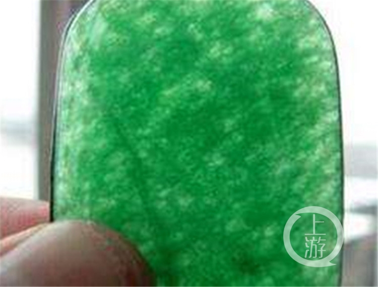 天然翡翠和人工处理翡翠傻傻分不清？专家教你两招！