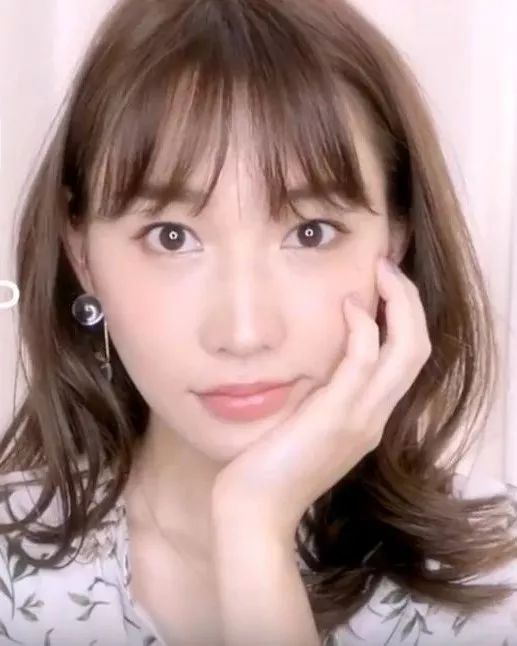 讲干货|软妹or御姐？一块腮红切换妆面风格，做春天最靓的小姐姐～