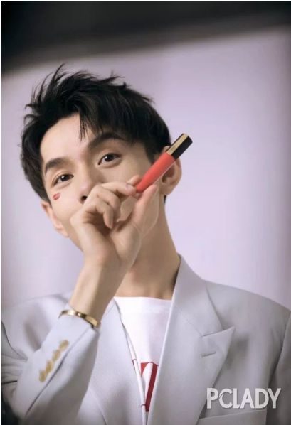 MAX和李佳琦在线口红试色这才是抢钱的破产姐妹吧！