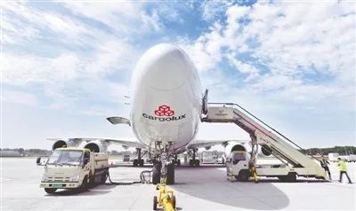 4月18日每天3分钟尽览天下事（郑州一批地铁站名公示，向您征建议/郑阜高铁年底通车，郑州2小时可达合肥）