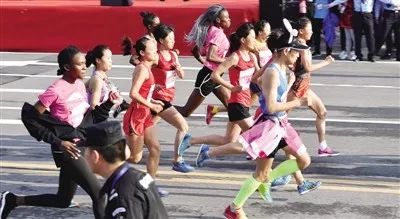 4月18日每天3分钟尽览天下事（郑州一批地铁站名公示，向您征建议/郑阜高铁年底通车，郑州2小时可达合肥）