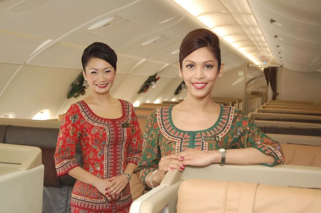 外航淡绿色制服空姐,外航空姐制服大比拼