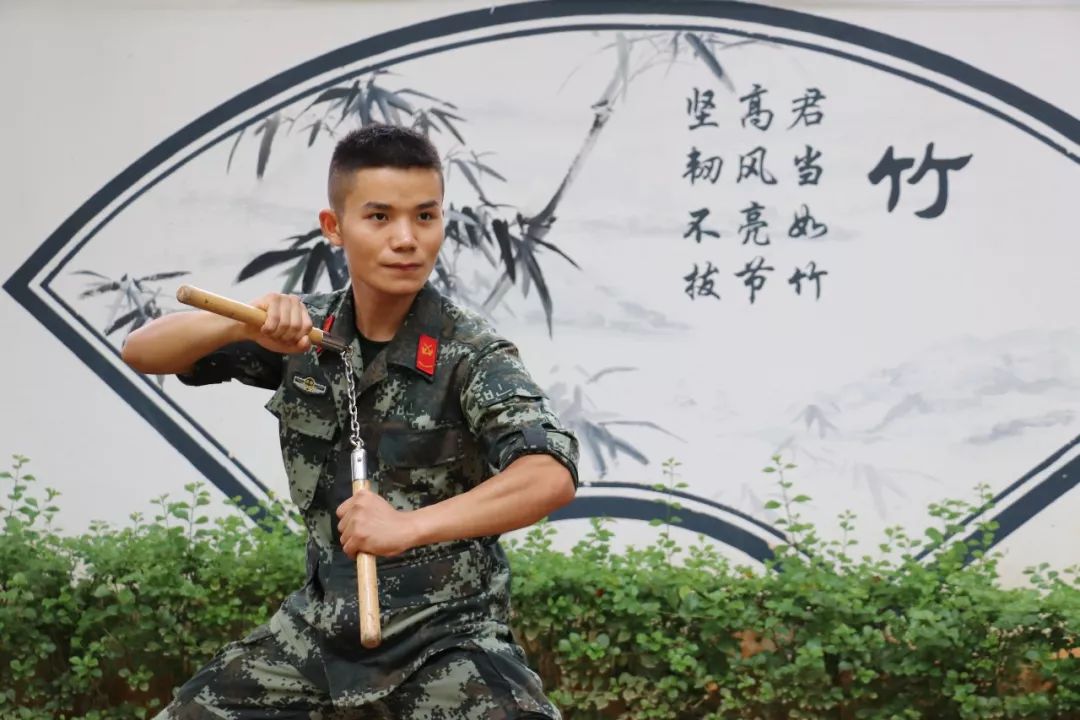 熄灯号丨《天龙八部》的“小明星”化身军营“功夫小子”